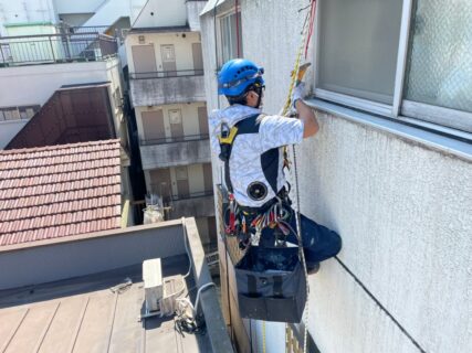 東京都墨田区Ｔマンション　無足場工法ロープアクセス　シール工事