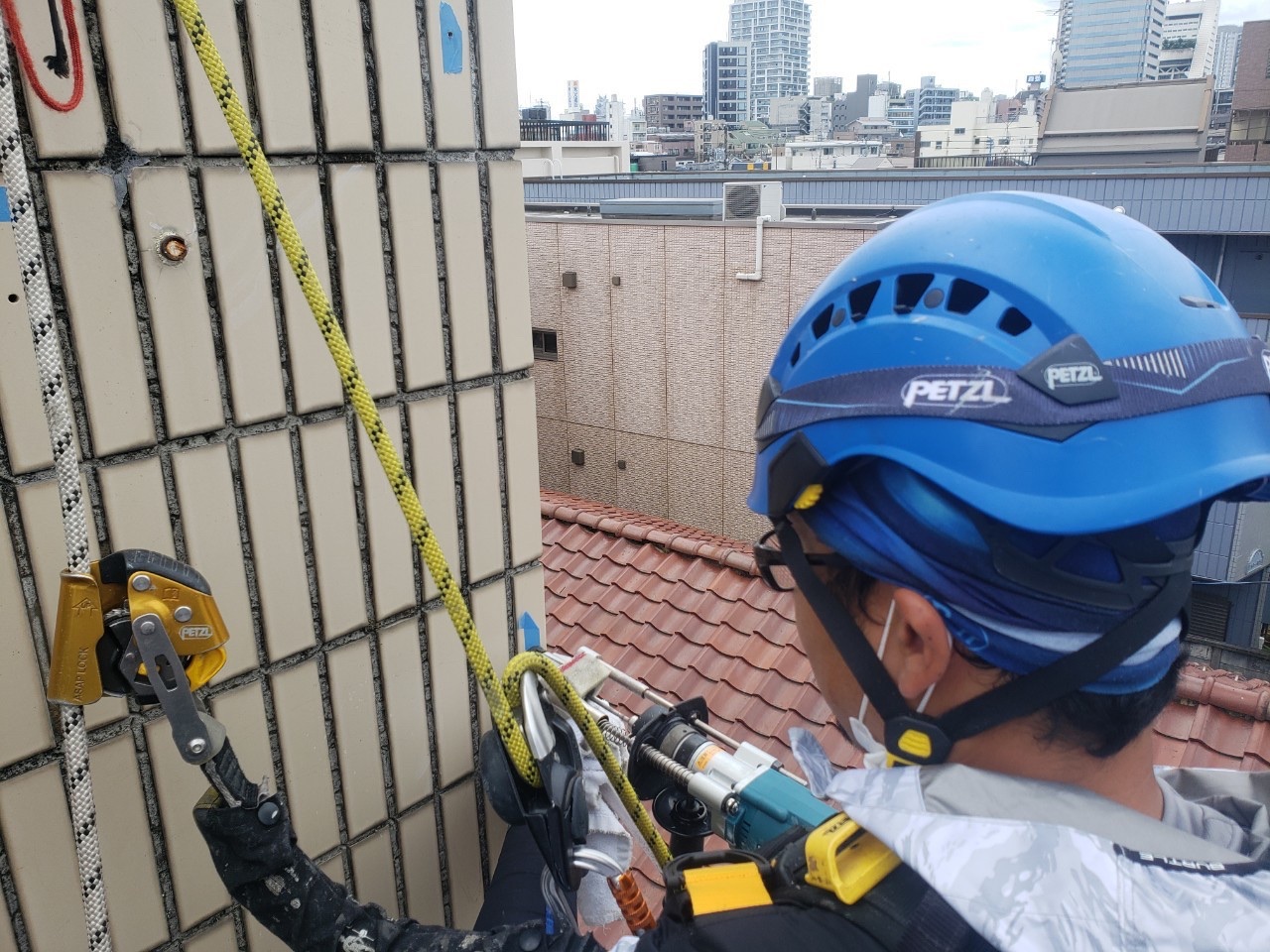 東京都中野区 無足場工法ロープアクセス タイル補修工事