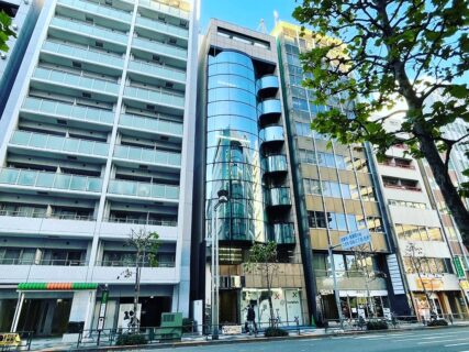 東京都新宿区　無足場工法ロープアクセスシール工事