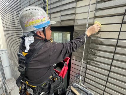 無足場工法　ロープアクセス　タイル工事
