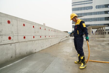 雨漏れに対する防水や大規模修繕工事の際にはポリウレアが非常に有効です。