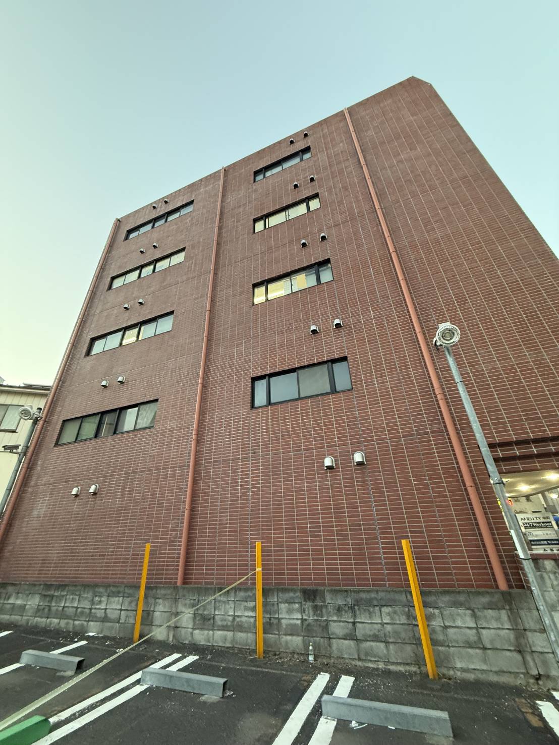 神奈川県厚木市　ロープアクセス　ベントキャップ交換