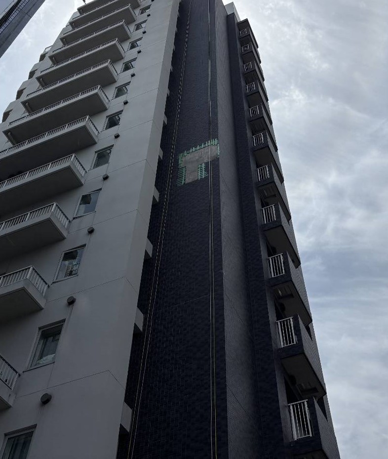 東京都立川市　外壁タイル撤去工事