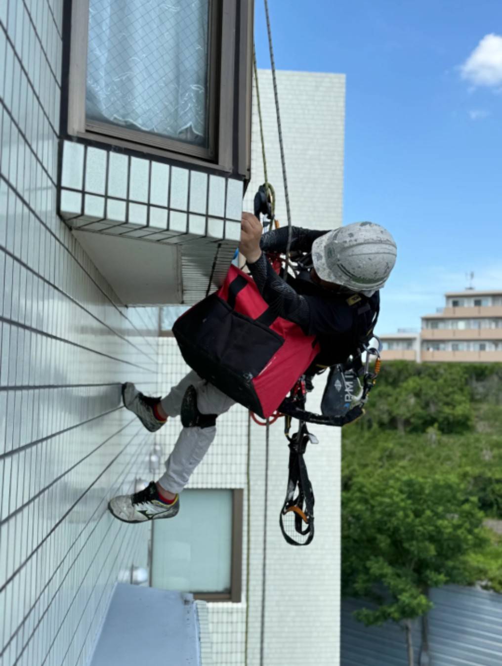 神奈川県川崎市　無足場工法ロープアクセス防水工事