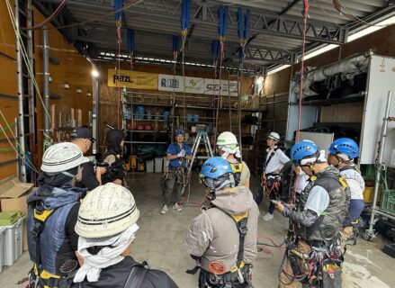 無足場工法ロープアクセス　社内トレーニング