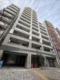 東京都渋谷区　無足場工法ロープアクセス外壁タイル工事