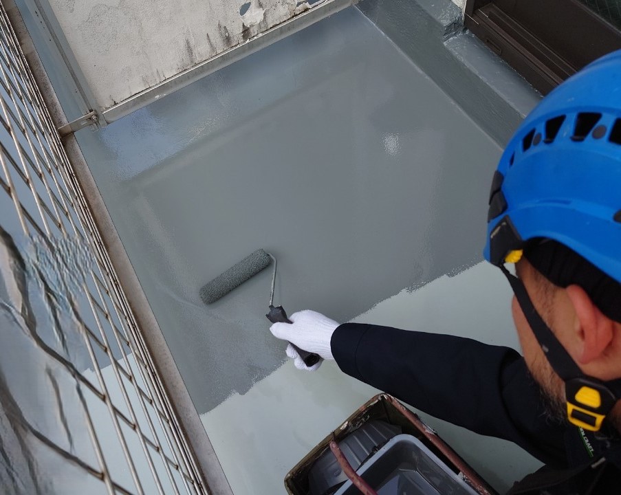東京都新宿区　無足場工法ロープアクセス防水工事