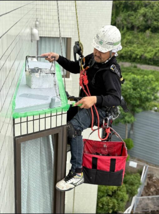神奈川県川崎市　無足場工法ロープアクセス漏水工事