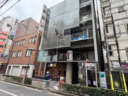 東京都豊島区　無足場工法ロープアクセス外壁調査工事